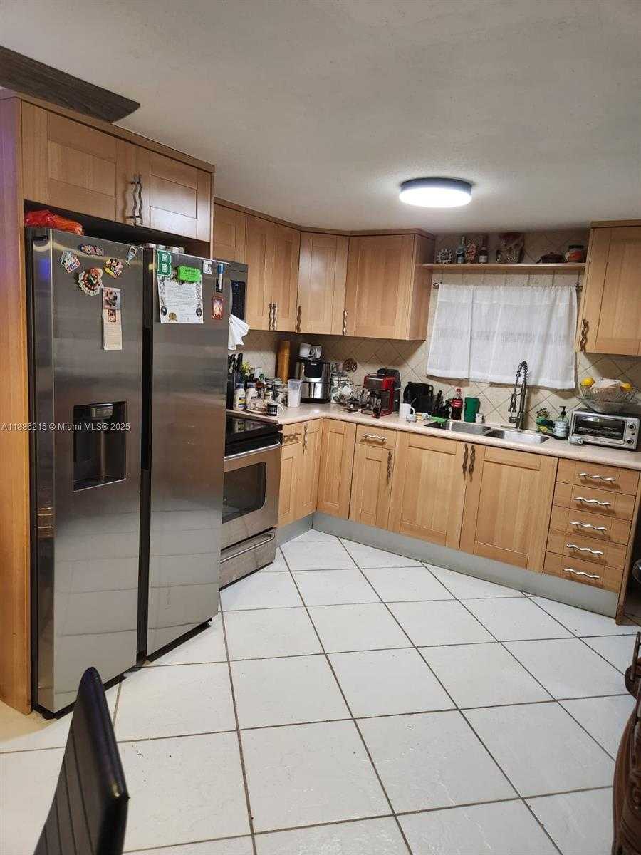 Small Image of 614 EAST 56TH ST, Hialeah Number 12