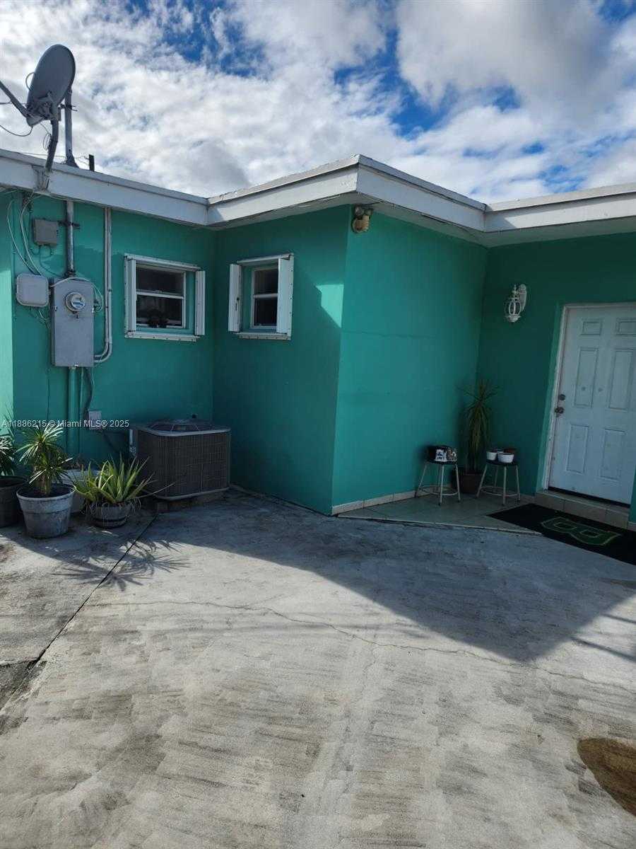 Small Image of 614 EAST 56TH ST, Hialeah Number 19