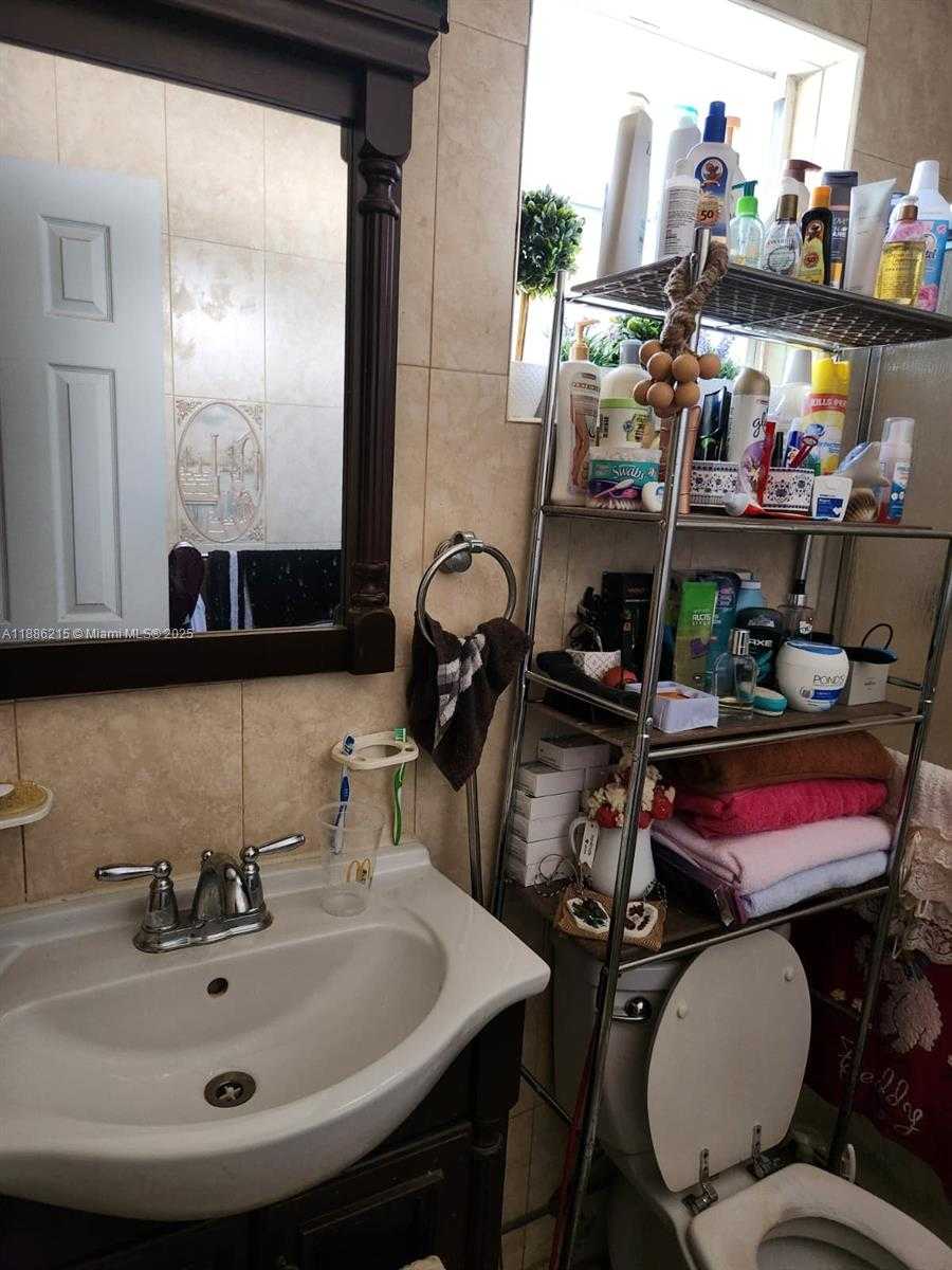 Small Image of 614 EAST 56TH ST, Hialeah Number 23
