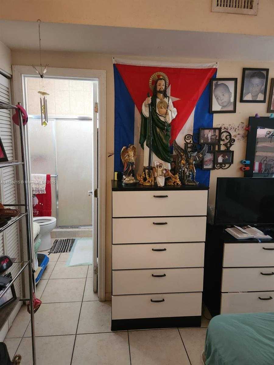 Small Image of 614 EAST 56TH ST, Hialeah Number 27