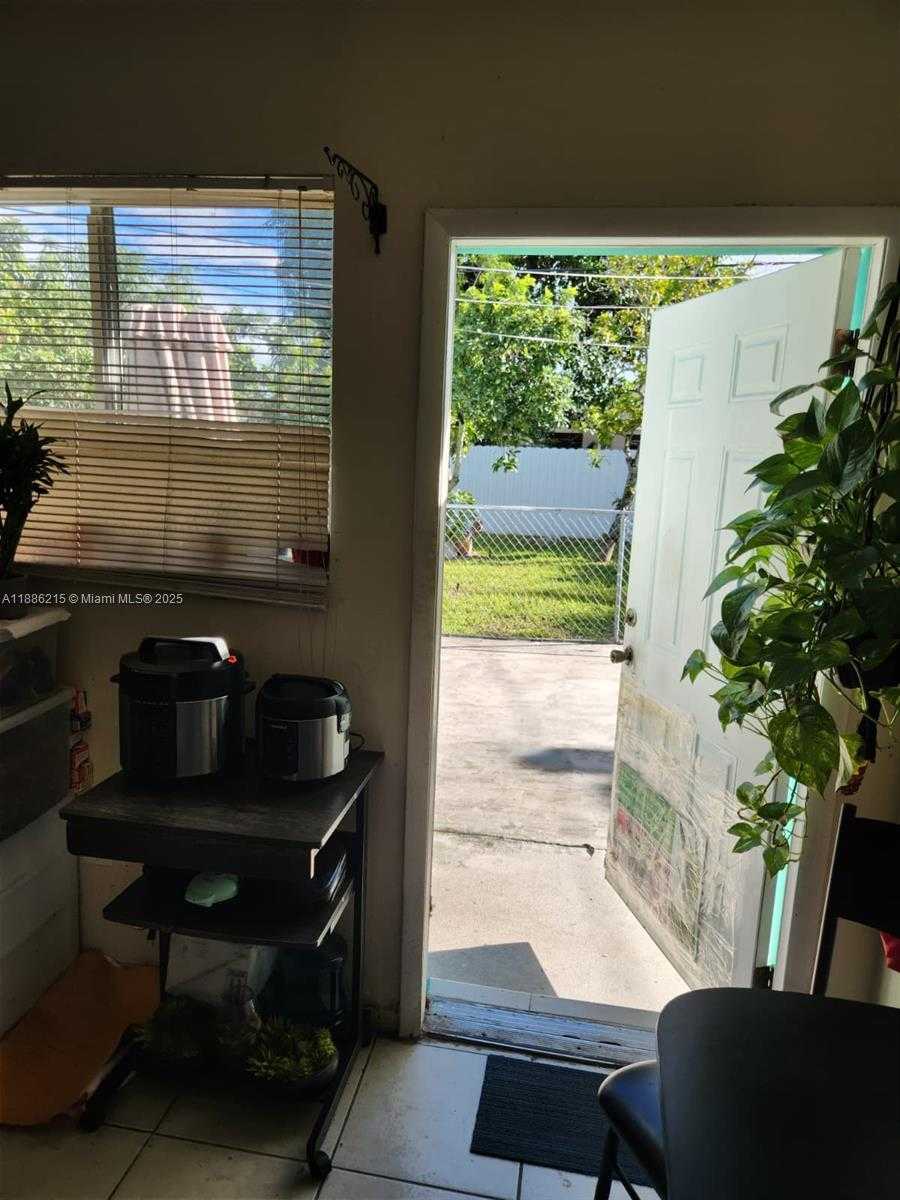 Small Image of 614 EAST 56TH ST, Hialeah Number 28