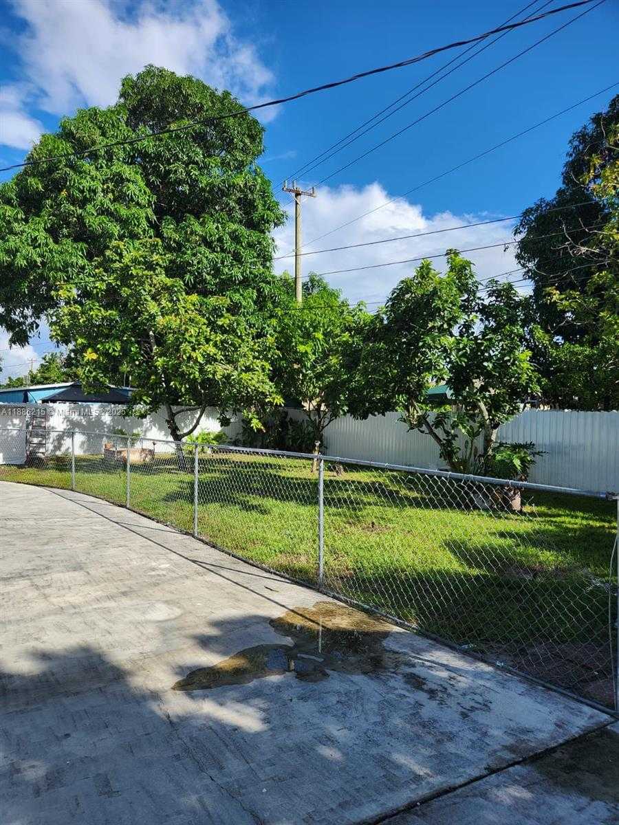 Small Image of 614 EAST 56TH ST, Hialeah Number 31