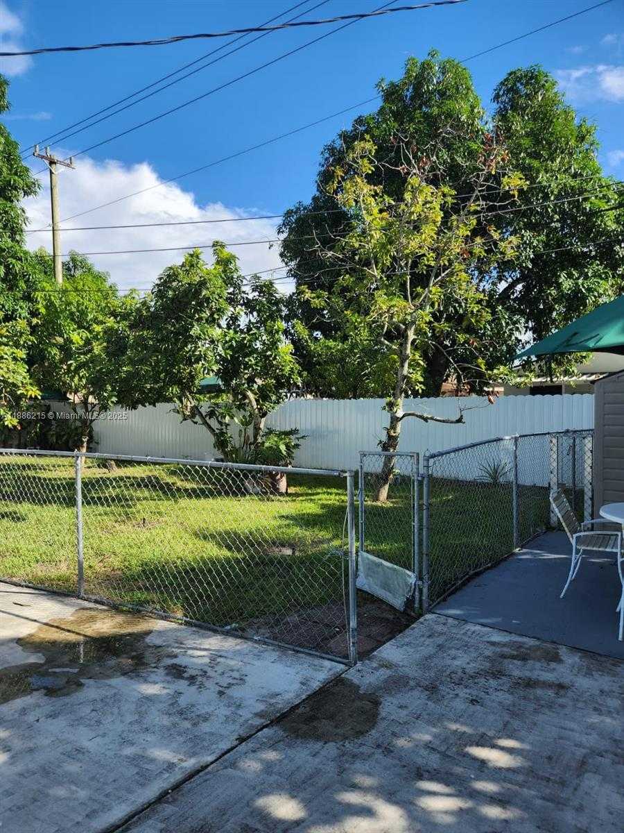 Small Image of 614 EAST 56TH ST, Hialeah Number 34