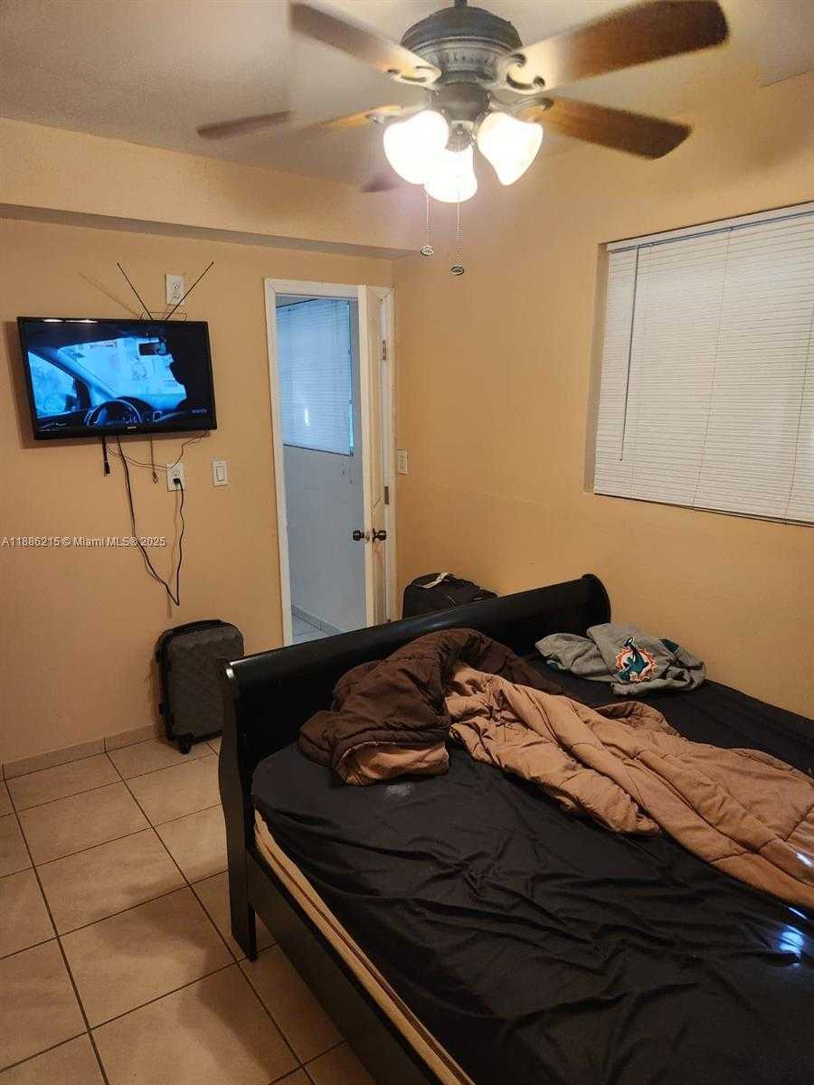 Small Image of 614 EAST 56TH ST, Hialeah Number 37