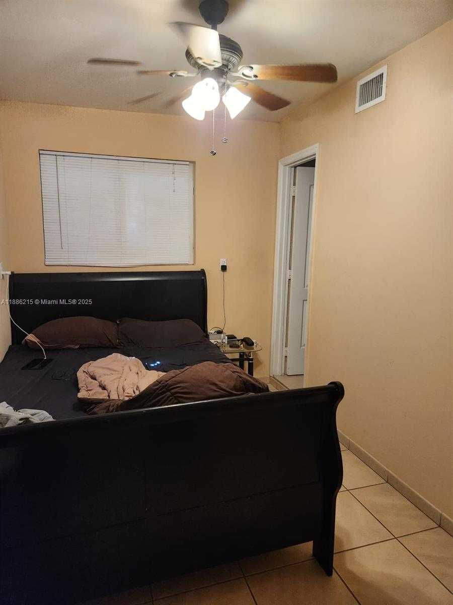Small Image of 614 EAST 56TH ST, Hialeah Number 38