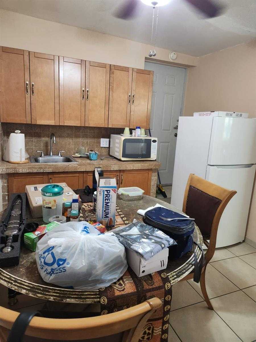 Small Image of 614 EAST 56TH ST, Hialeah Number 39