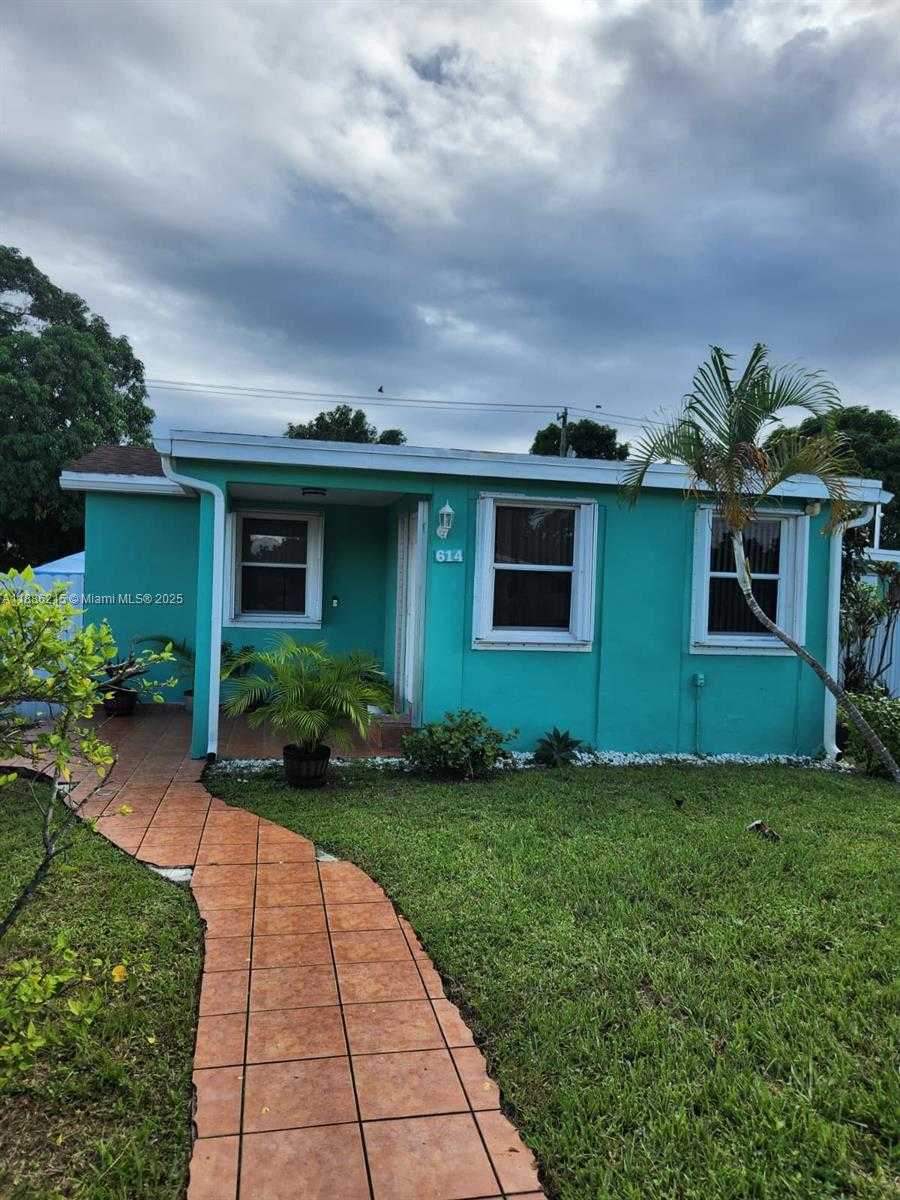 Small Image of 614 EAST 56TH ST, Hialeah Number 4