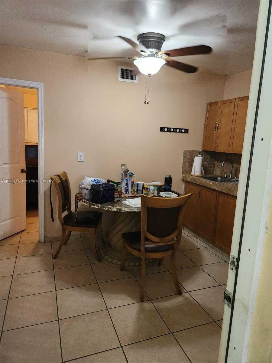 Small Image of 614 EAST 56TH ST, Hialeah Number 41