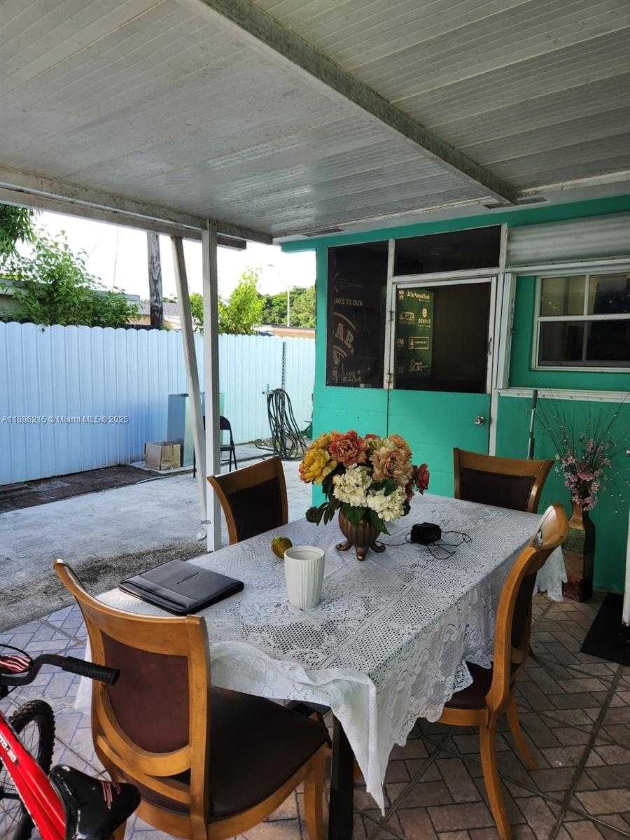 Small Image of 614 EAST 56TH ST, Hialeah Number 43