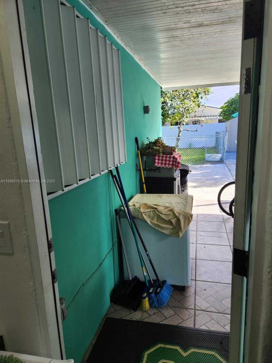 Small Image of 614 EAST 56TH ST, Hialeah Number 45