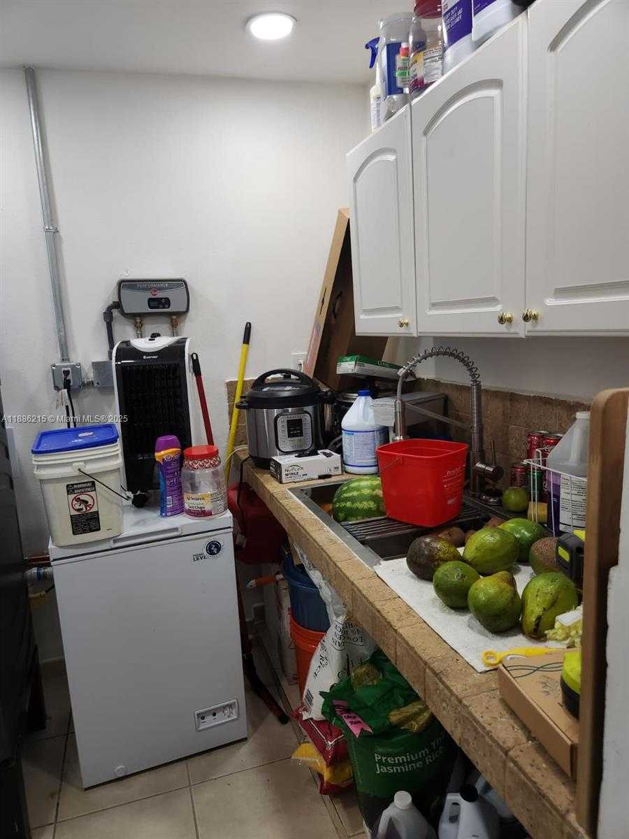 Small Image of 614 EAST 56TH ST, Hialeah Number 47