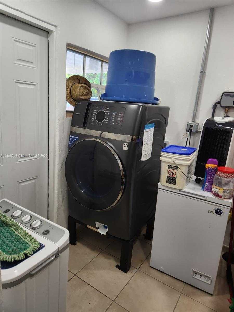 Small Image of 614 EAST 56TH ST, Hialeah Number 51