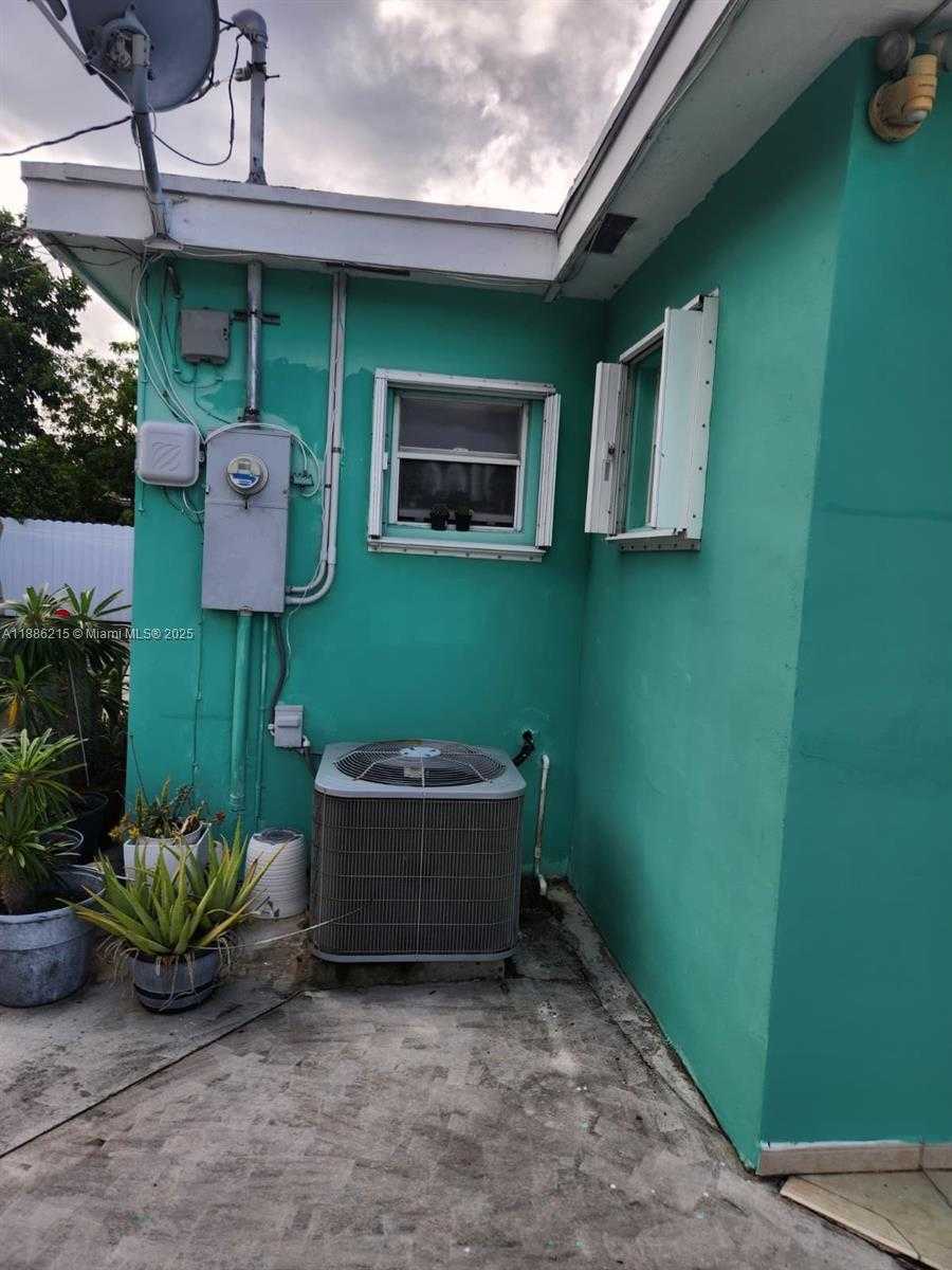 Small Image of 614 EAST 56TH ST, Hialeah Number 62