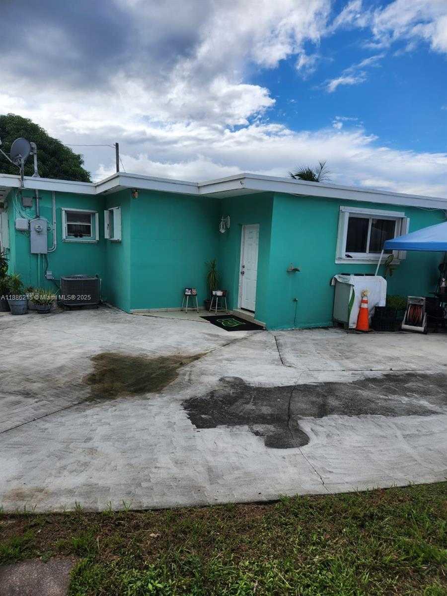 Small Image of 614 EAST 56TH ST, Hialeah Number 64