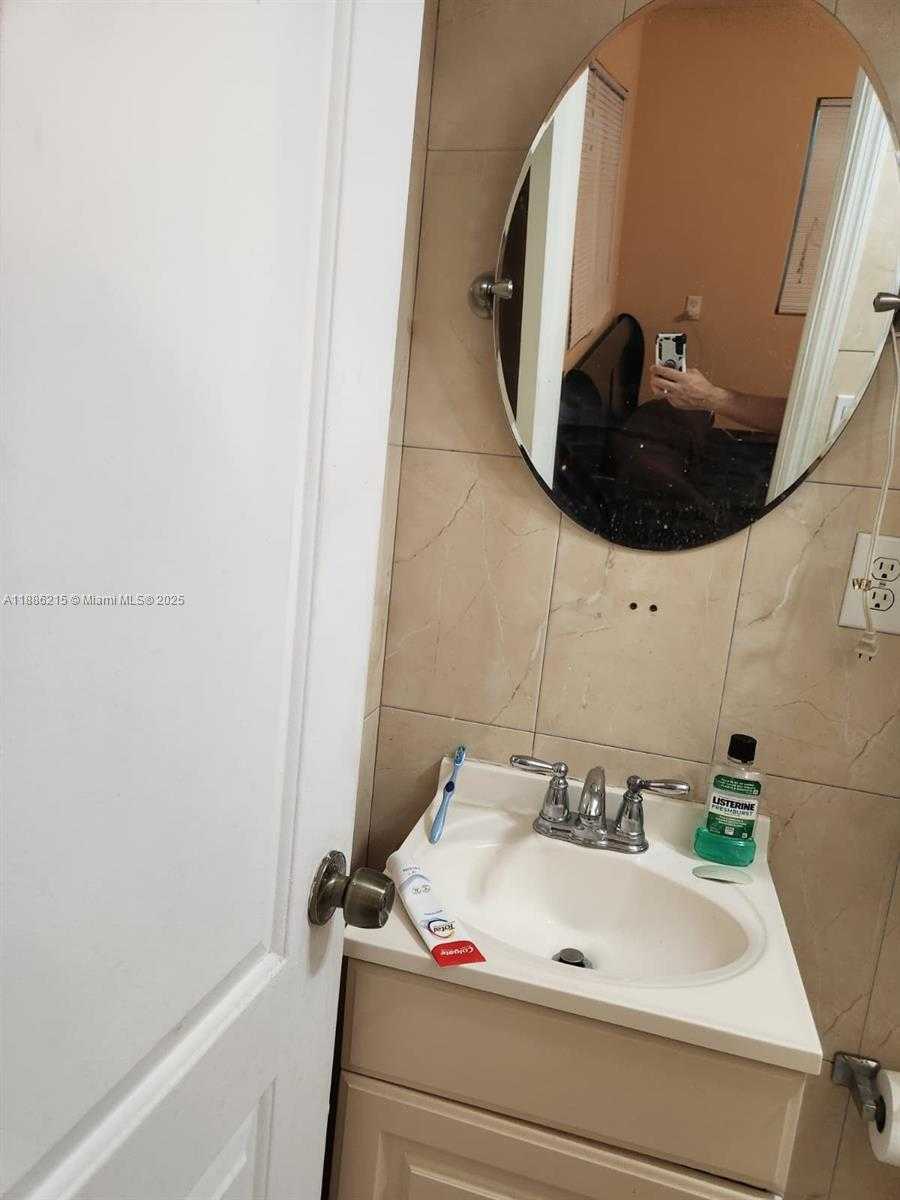 Small Image of 614 EAST 56TH ST, Hialeah Number 66