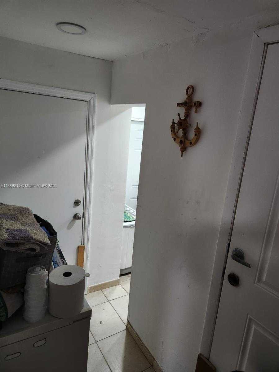 Small Image of 614 EAST 56TH ST, Hialeah Number 68