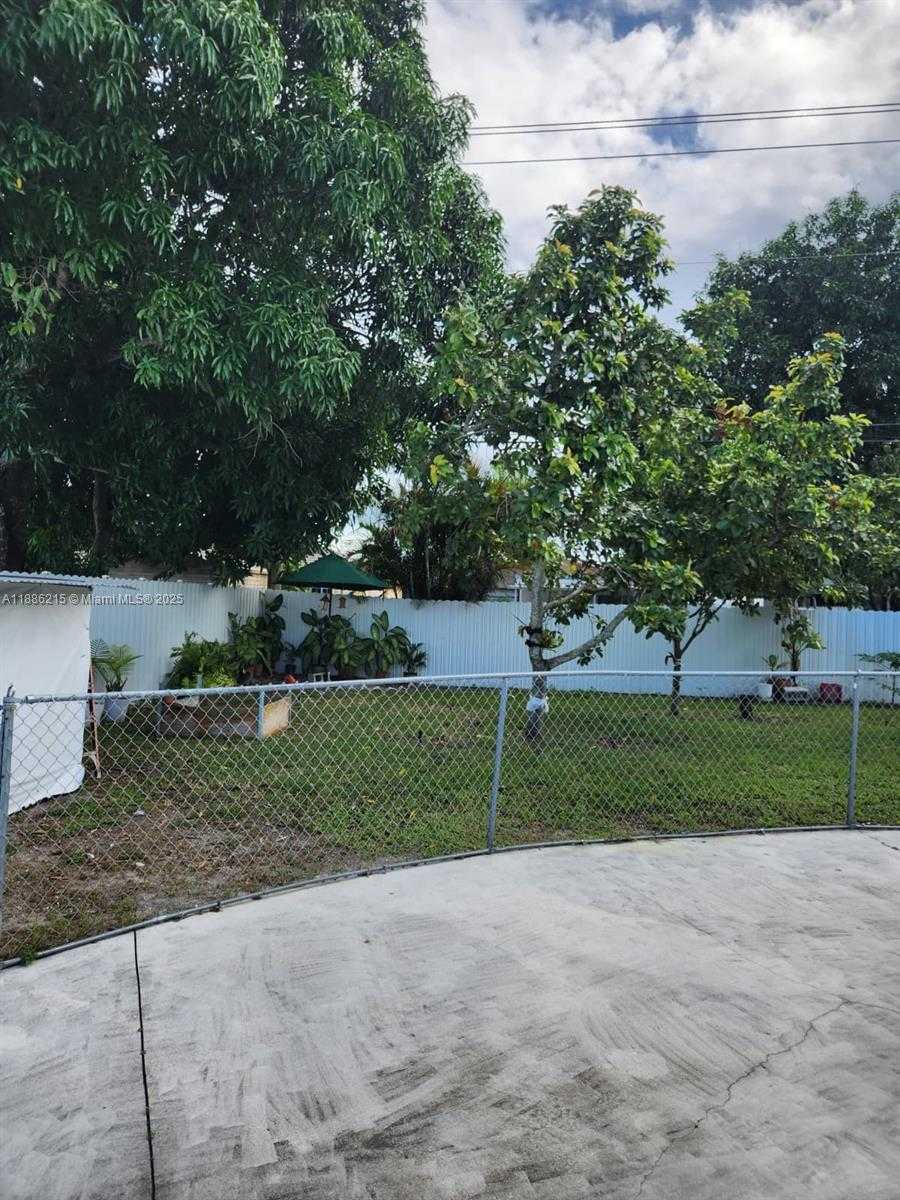 Small Image of 614 EAST 56TH ST, Hialeah Number 69