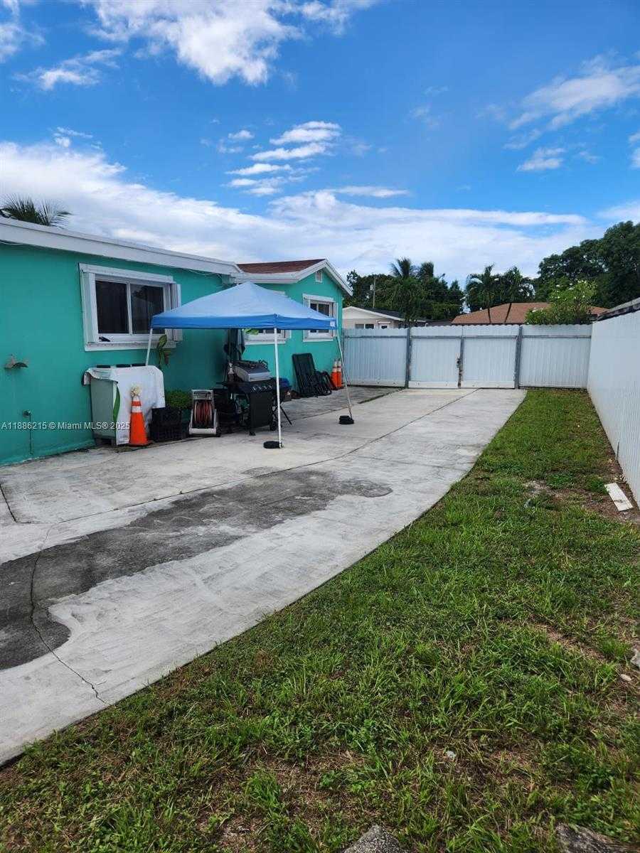 Small Image of 614 EAST 56TH ST, Hialeah Number 70