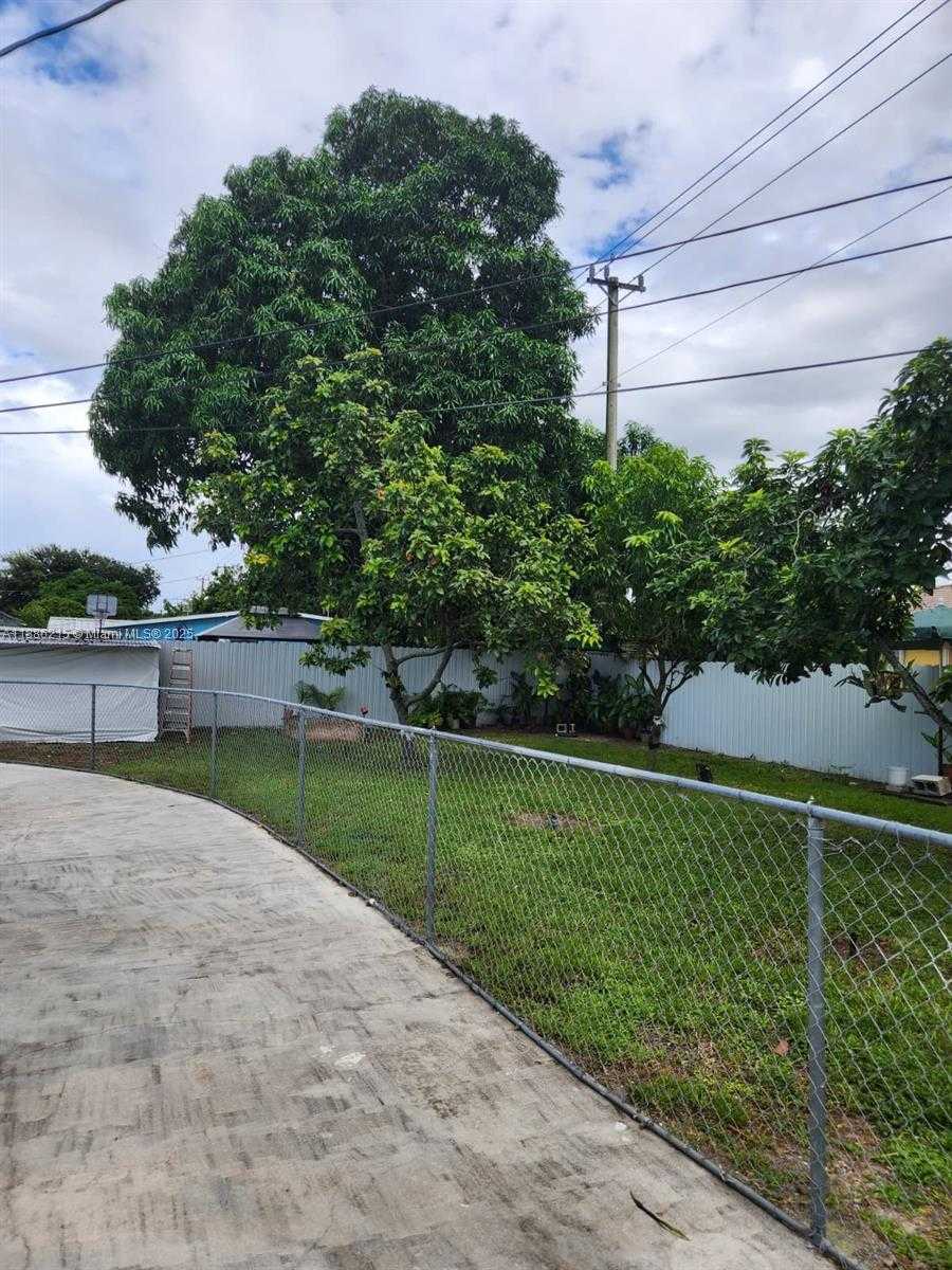Small Image of 614 EAST 56TH ST, Hialeah Number 73