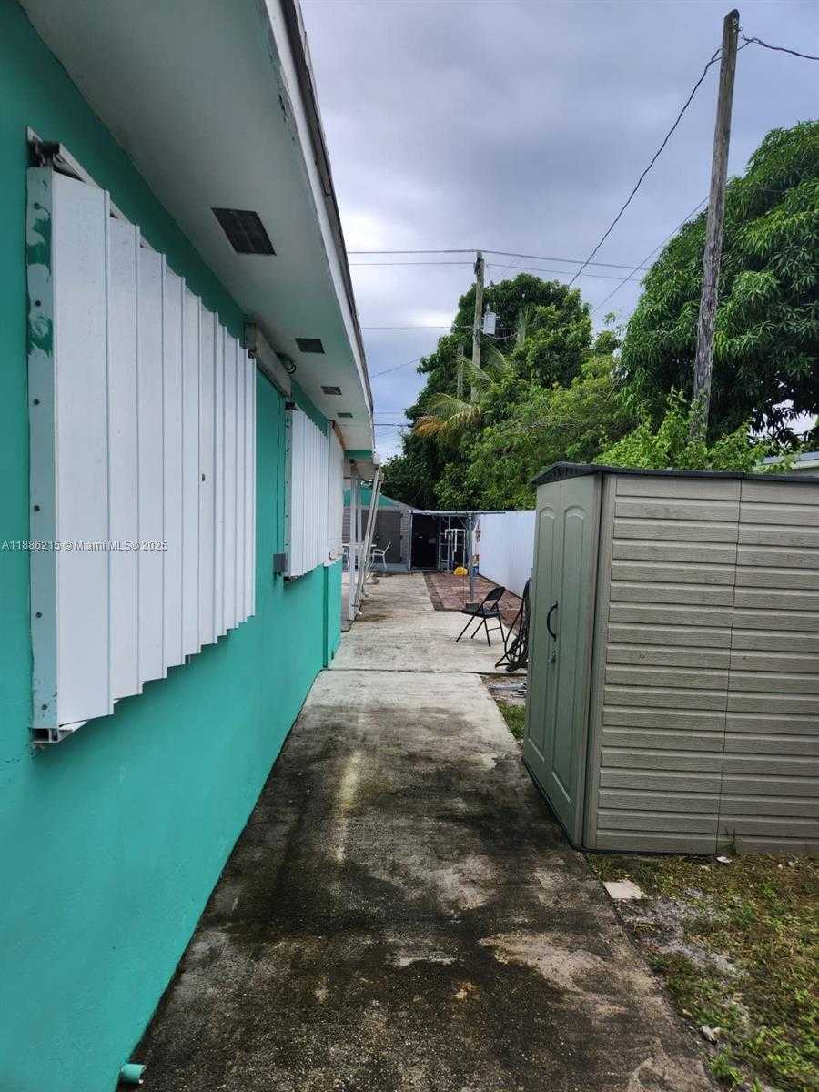Small Image of 614 EAST 56TH ST, Hialeah Number 76