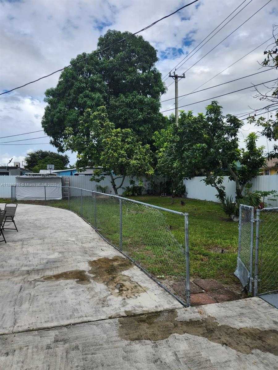 Small Image of 614 EAST 56TH ST, Hialeah Number 77