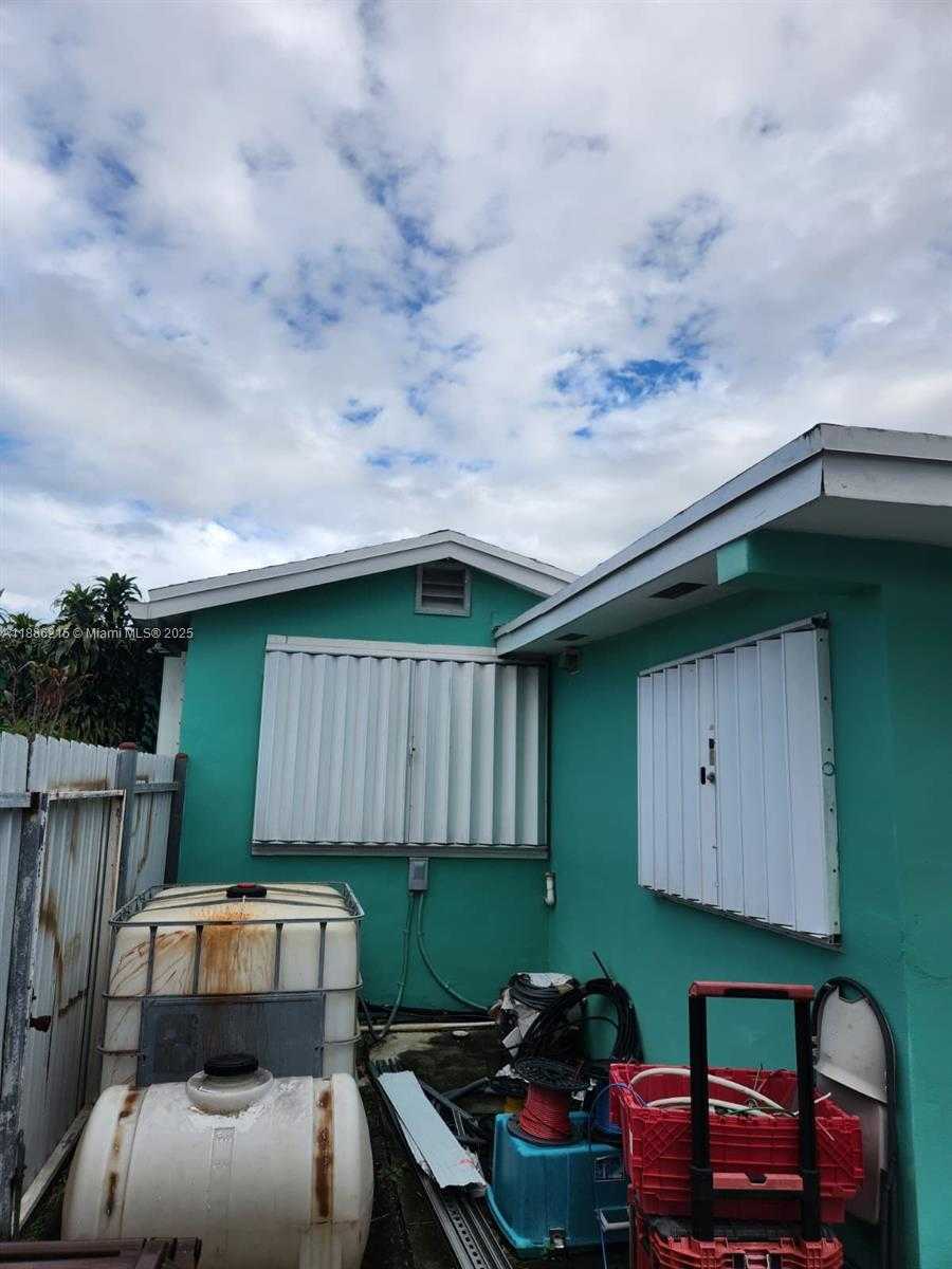 Small Image of 614 EAST 56TH ST, Hialeah Number 78