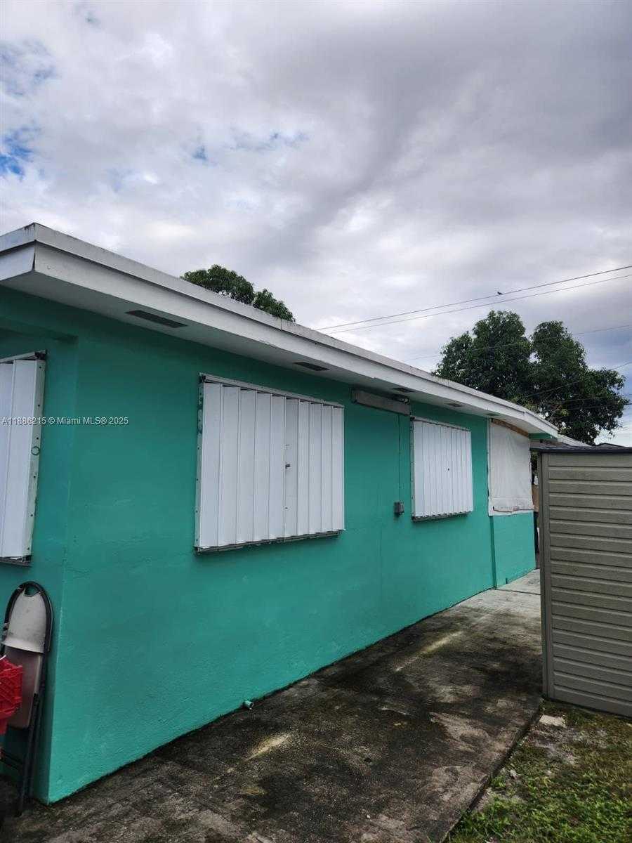 Small Image of 614 EAST 56TH ST, Hialeah Number 79