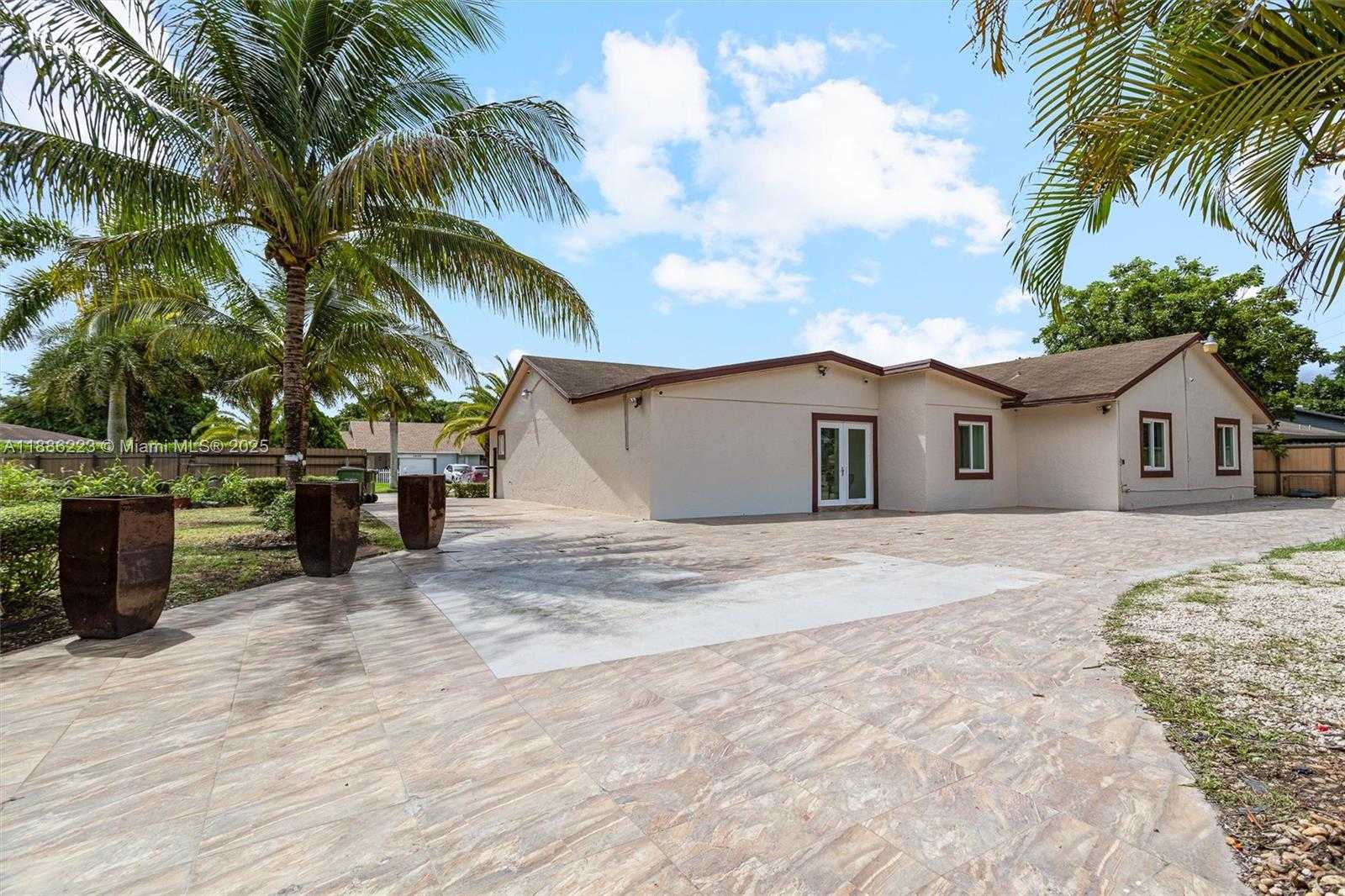 Small Image of 1695 NORTH BLUEBIRD LN, Homestead Number 31