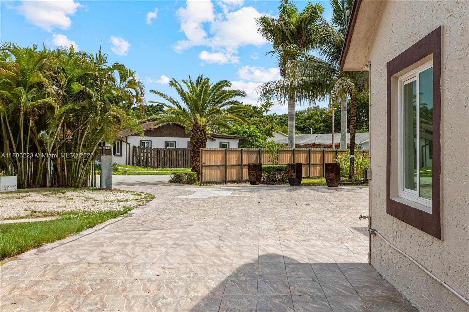 Small Image of 1695 NORTH BLUEBIRD LN, Homestead Number 8