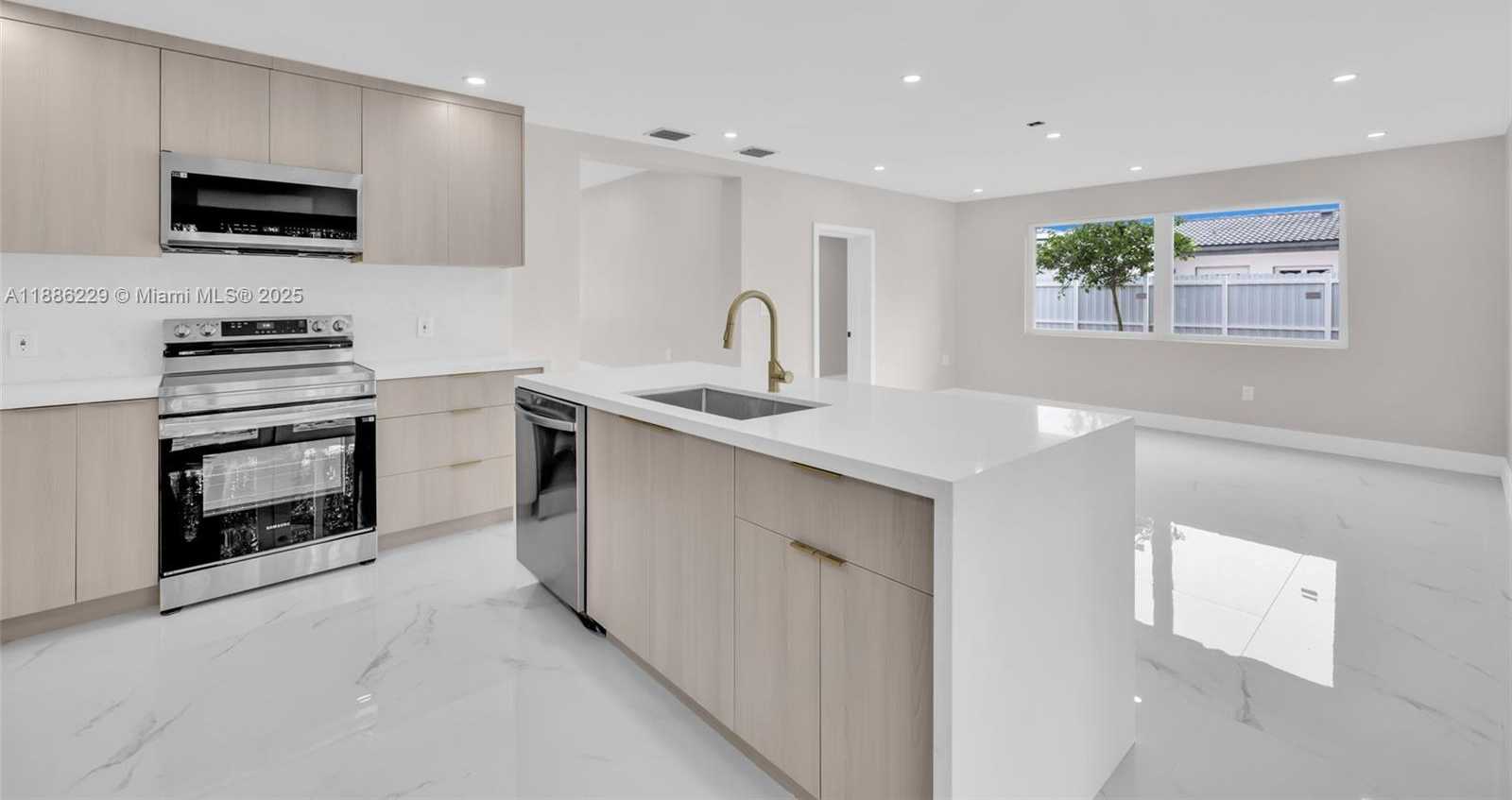 Small Image of 10321 NORTH WEST 32ND PL, Miami Number 11