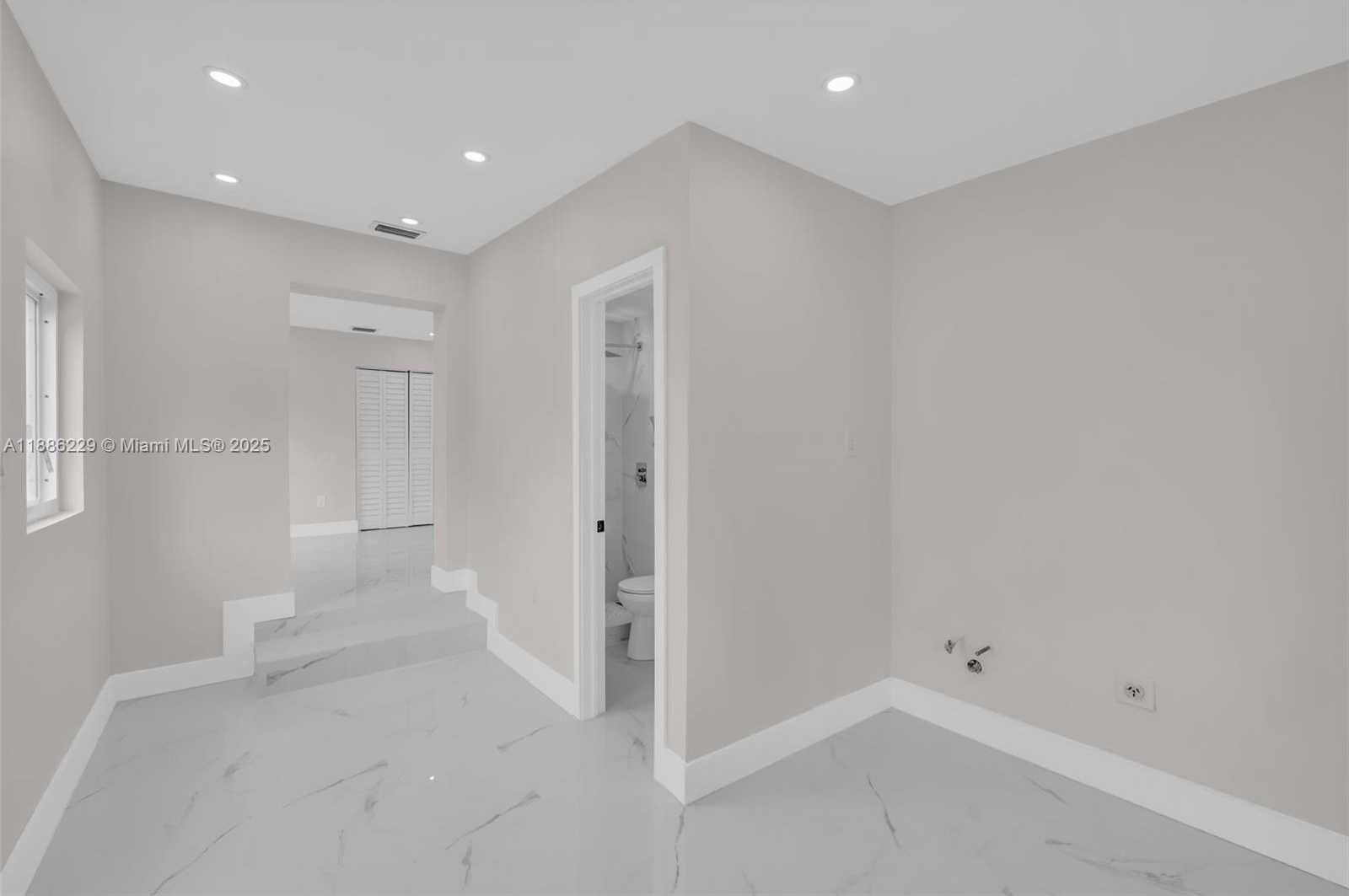 Small Image of 10321 NORTH WEST 32ND PL, Miami Number 25