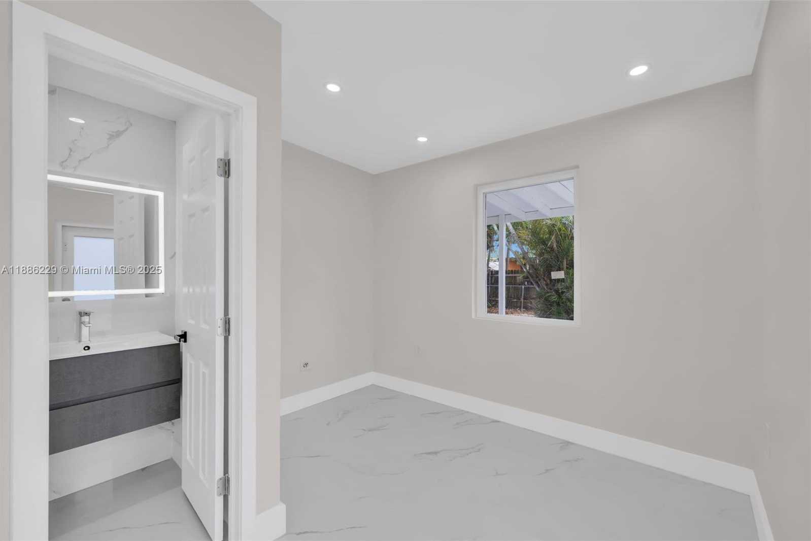 Small Image of 10321 NORTH WEST 32ND PL, Miami Number 27