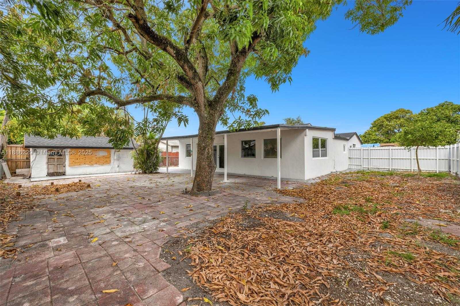 Small Image of 10321 NORTH WEST 32ND PL, Miami Number 29