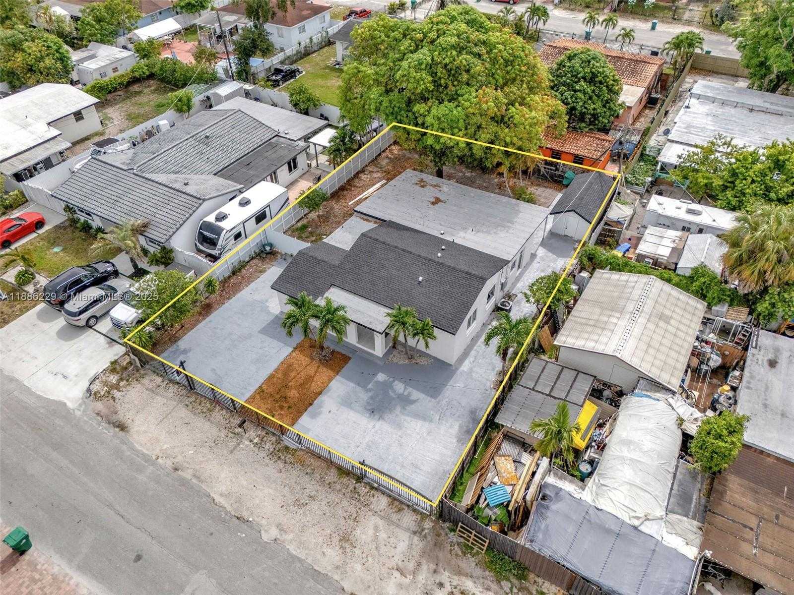 Small Image of 10321 NORTH WEST 32ND PL, Miami Number 31