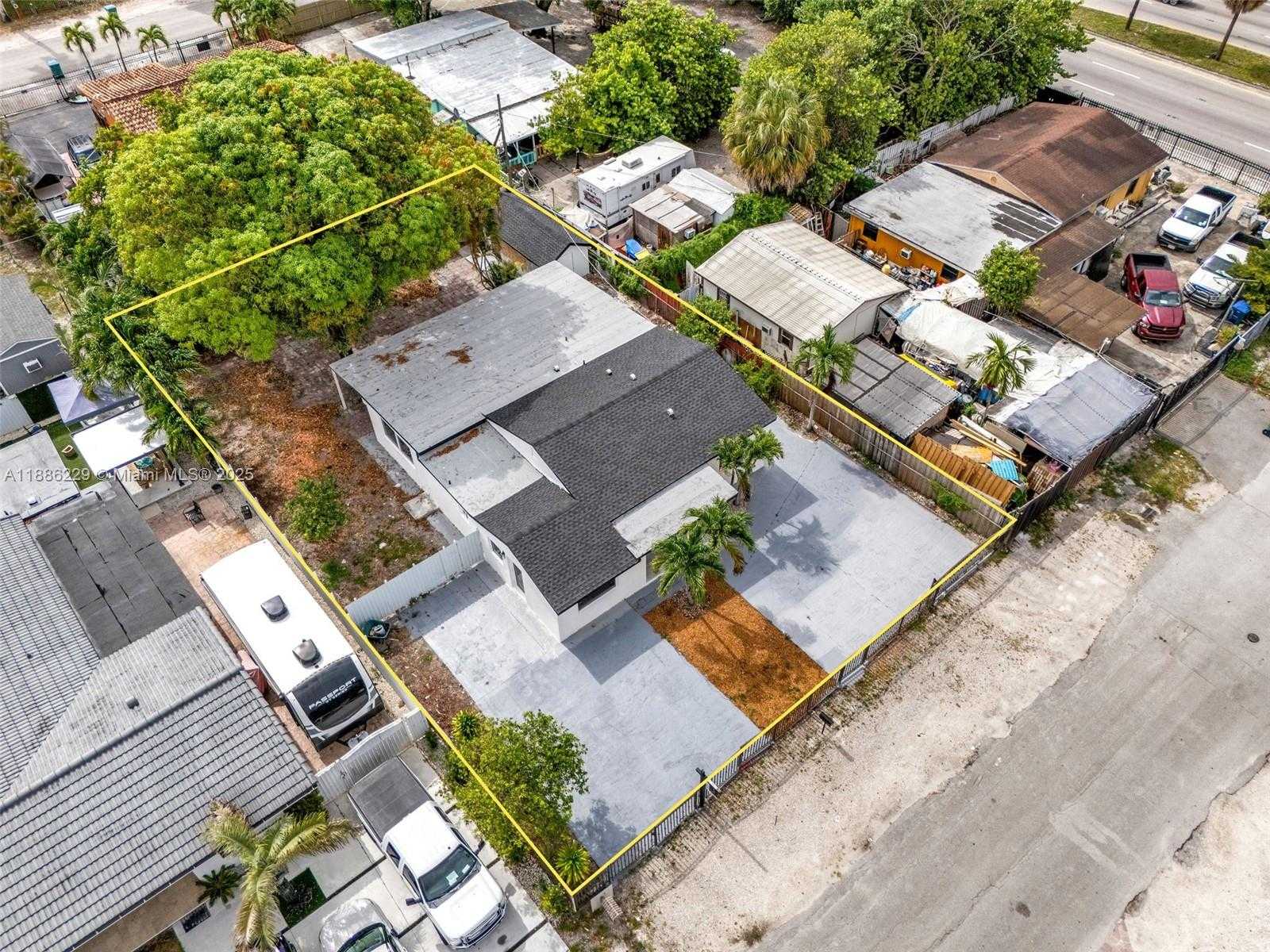 Small Image of 10321 NORTH WEST 32ND PL, Miami Number 32