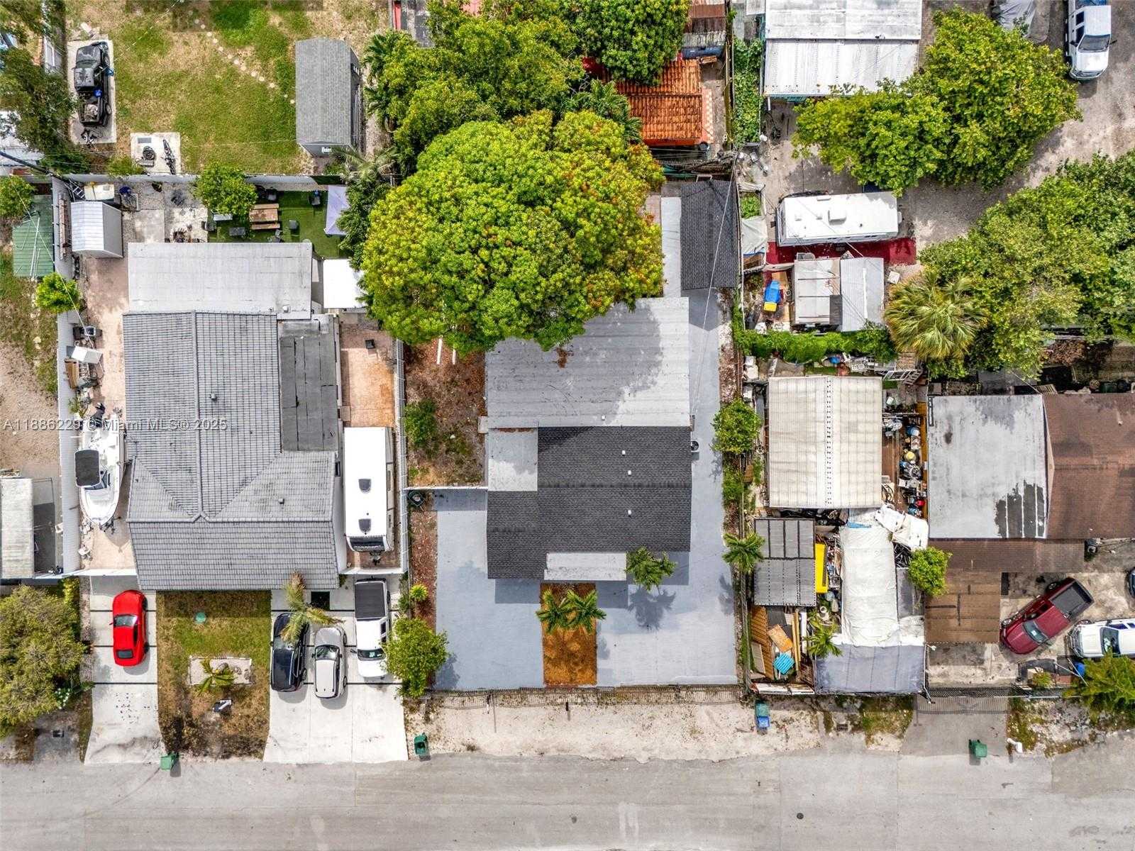 Small Image of 10321 NORTH WEST 32ND PL, Miami Number 33