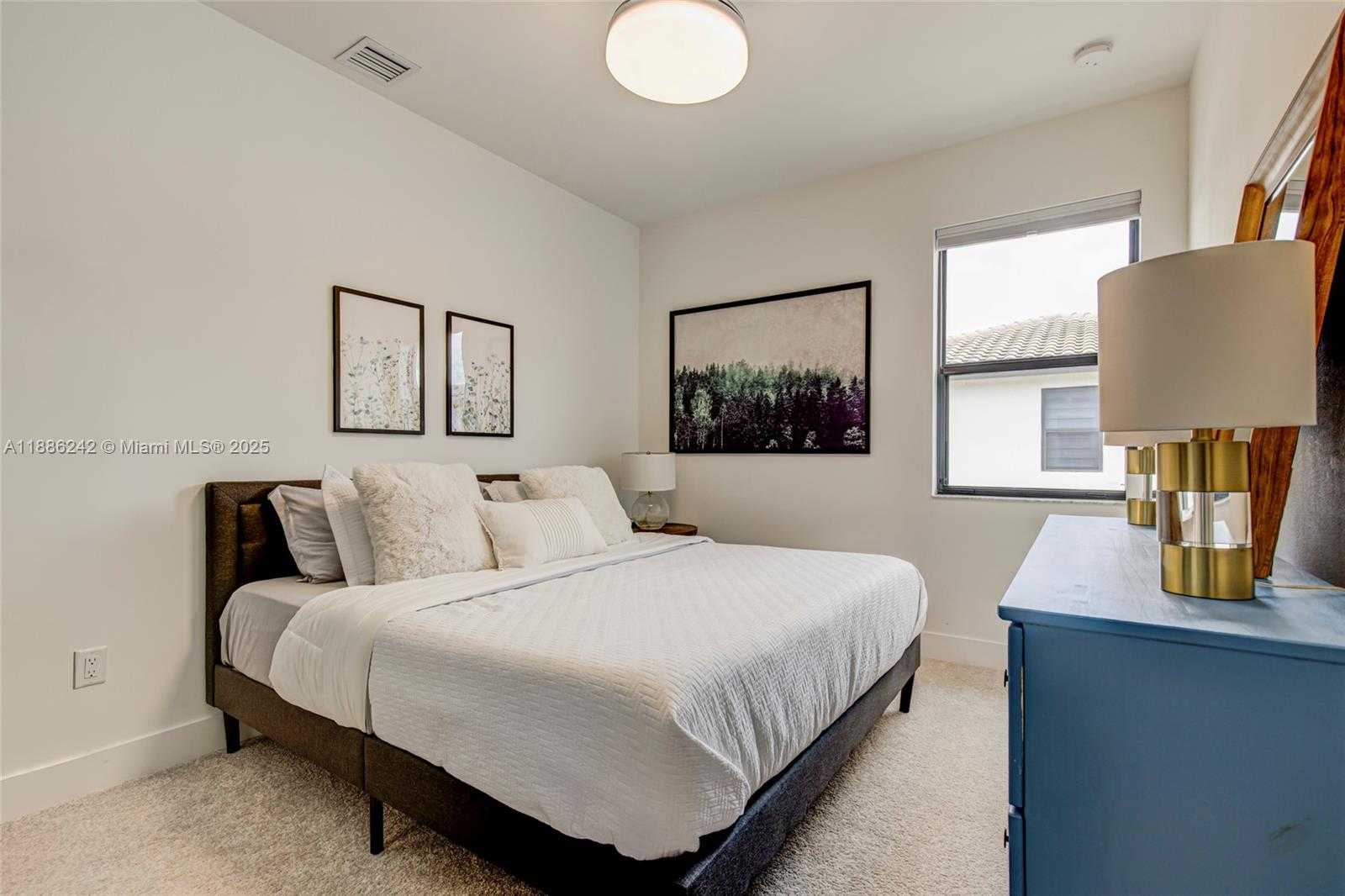Small Image of 4437 NORTH WEST 80TH CT, Doral Number 11