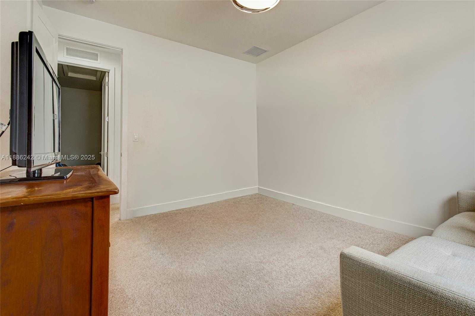 Small Image of 4437 NORTH WEST 80TH CT, Doral Number 13
