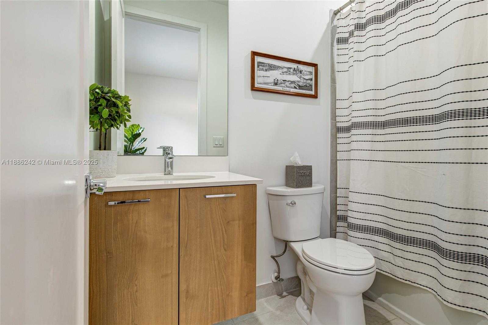 Small Image of 4437 NORTH WEST 80TH CT, Doral Number 14