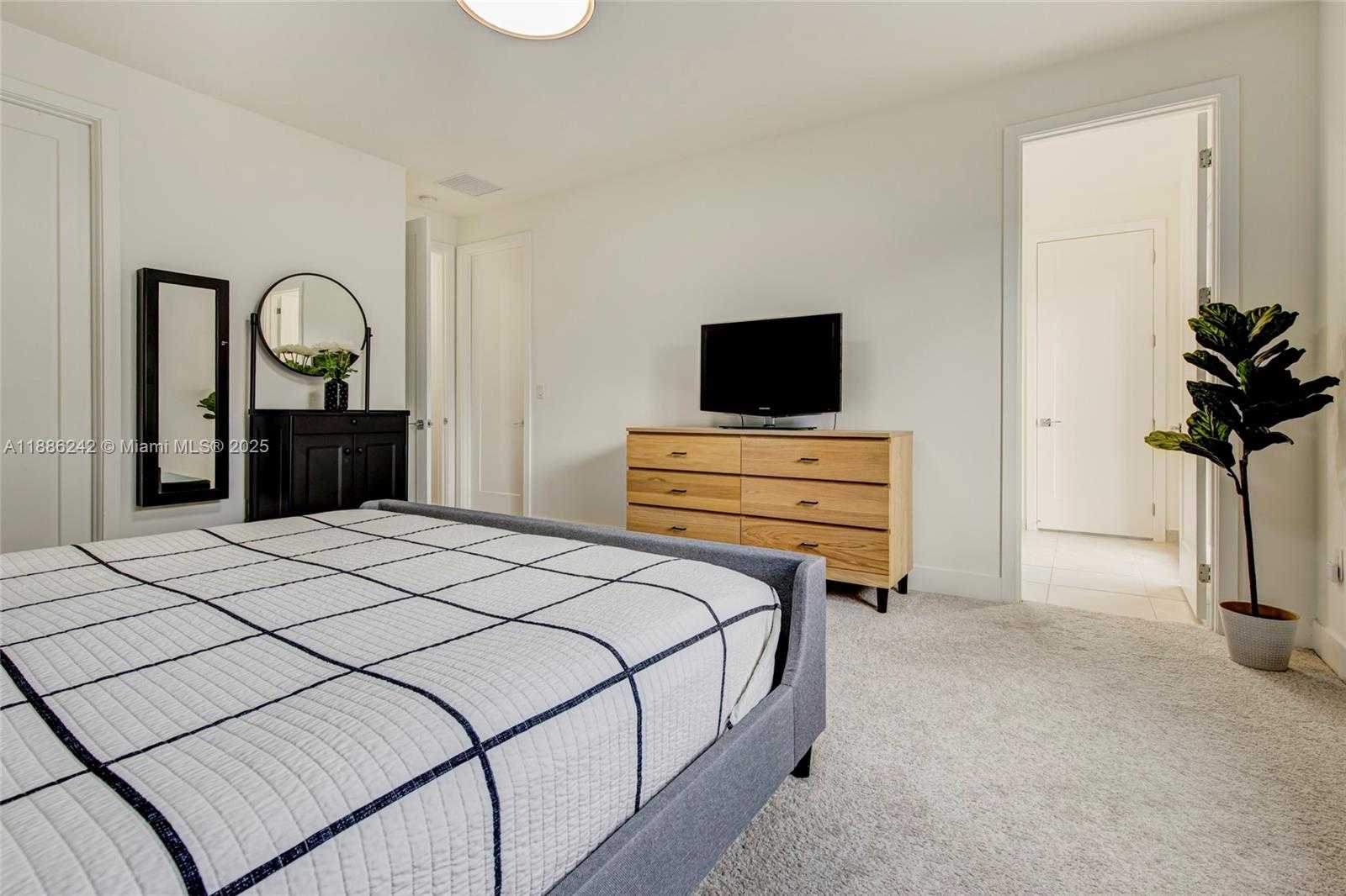 Small Image of 4437 NORTH WEST 80TH CT, Doral Number 17