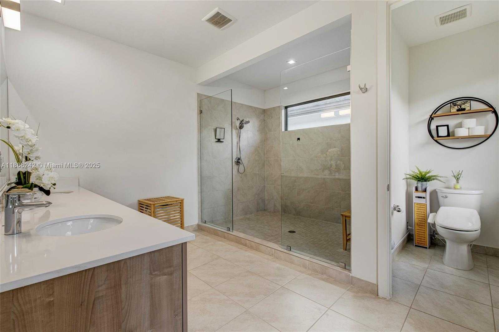 Small Image of 4437 NORTH WEST 80TH CT, Doral Number 18