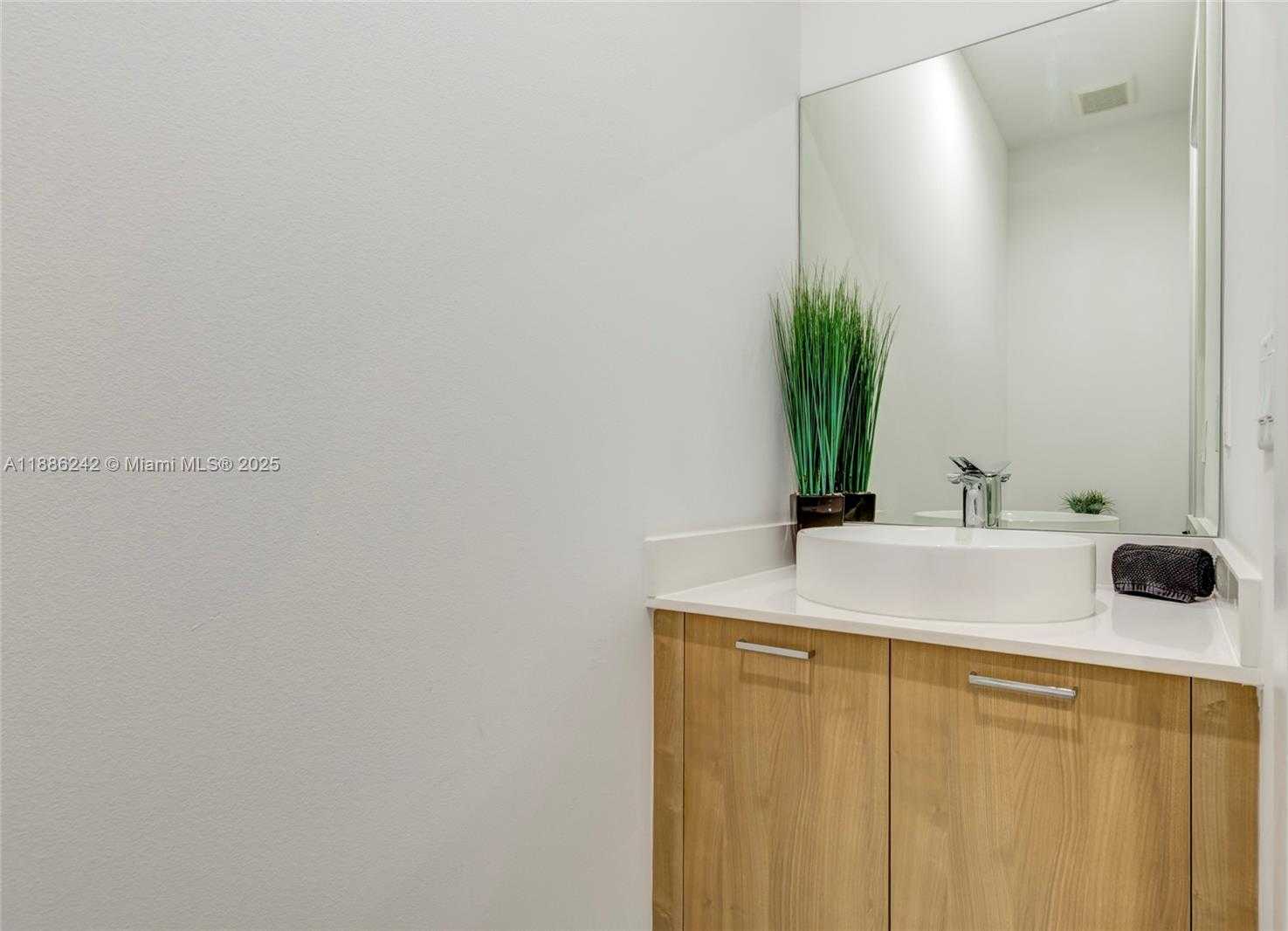 Small Image of 4437 NORTH WEST 80TH CT, Doral Number 21