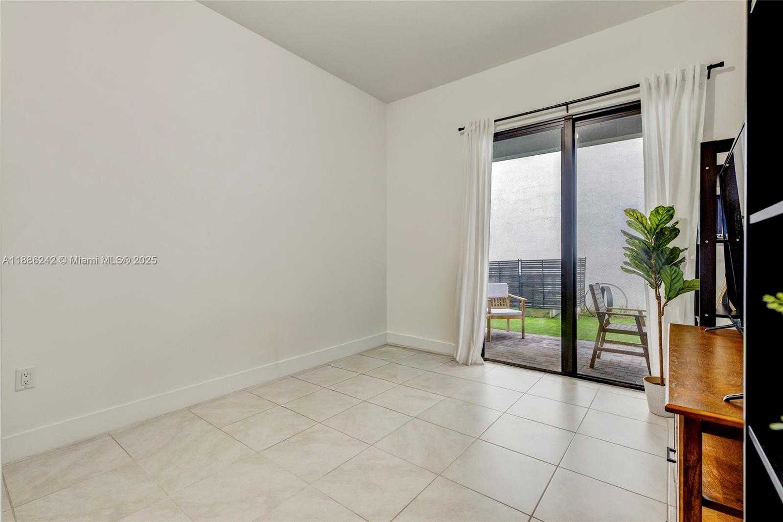 Small Image of 4437 NORTH WEST 80TH CT, Doral Number 22