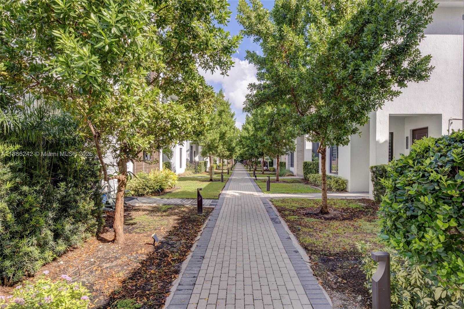Small Image of 4437 NORTH WEST 80TH CT, Doral Number 26