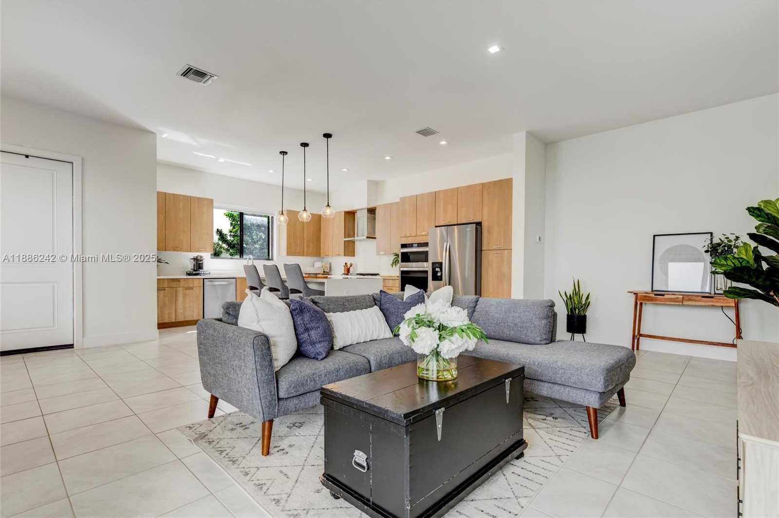 Small Image of 4437 NORTH WEST 80TH CT, Doral Number 6