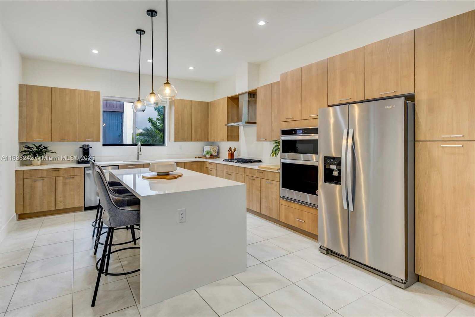 Small Image of 4437 NORTH WEST 80TH CT, Doral Number 7
