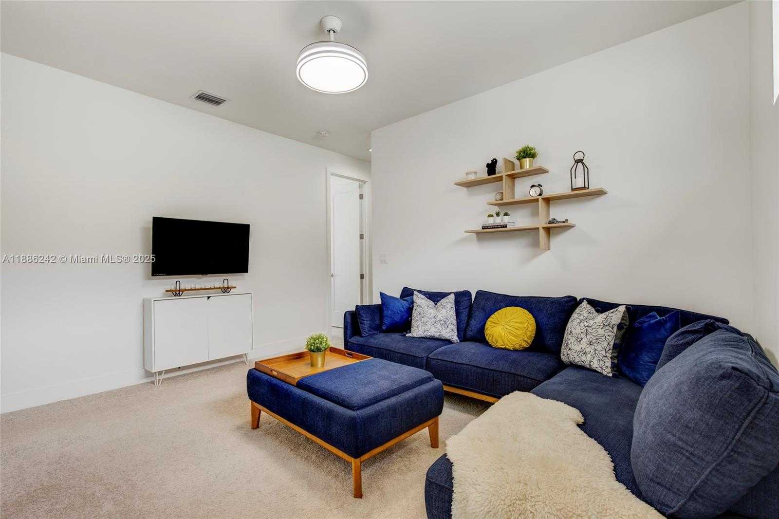 Small Image of 4437 NORTH WEST 80TH CT, Doral Number 9