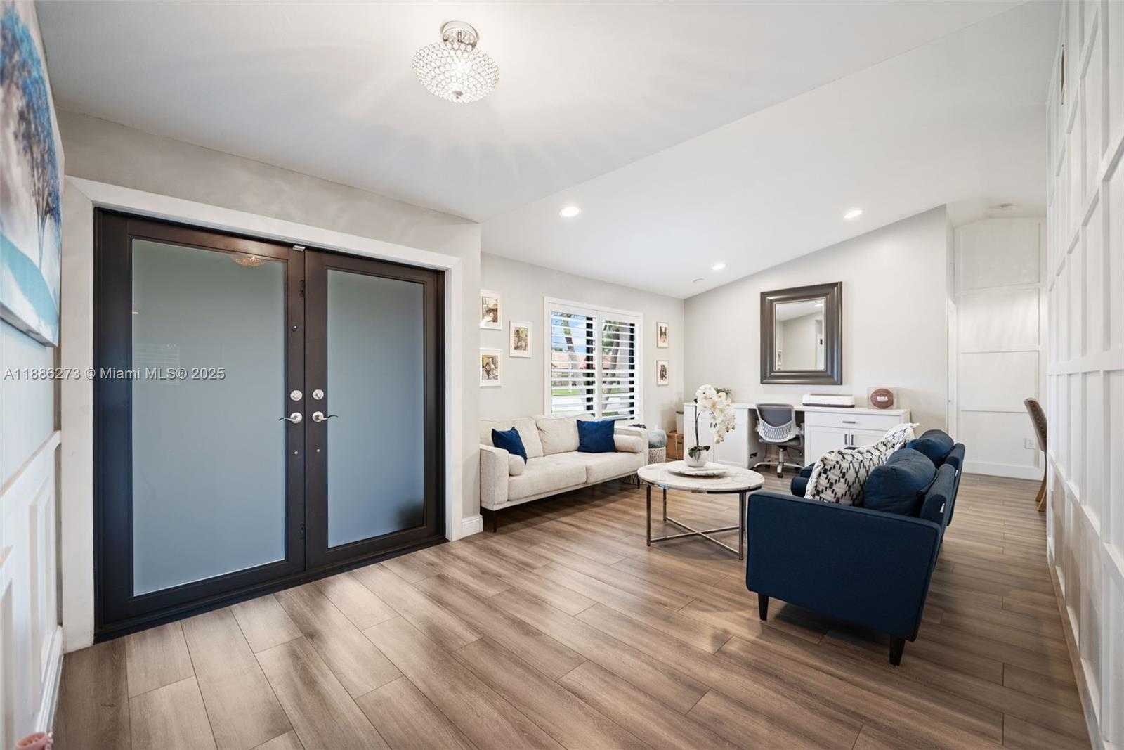 Small Image of 6411 OLDE MOAT WAY, Davie Number 10