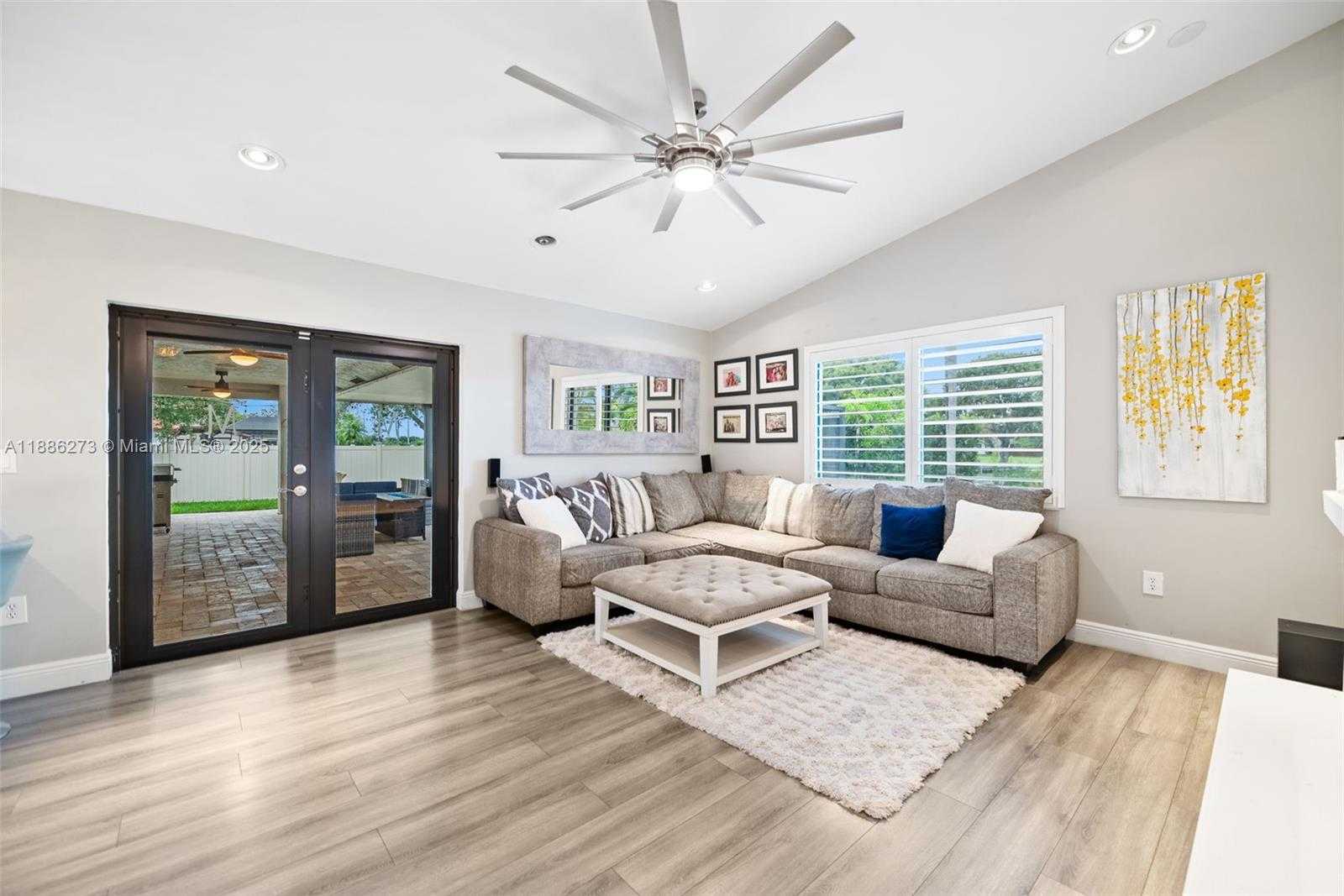 Small Image of 6411 OLDE MOAT WAY, Davie Number 13