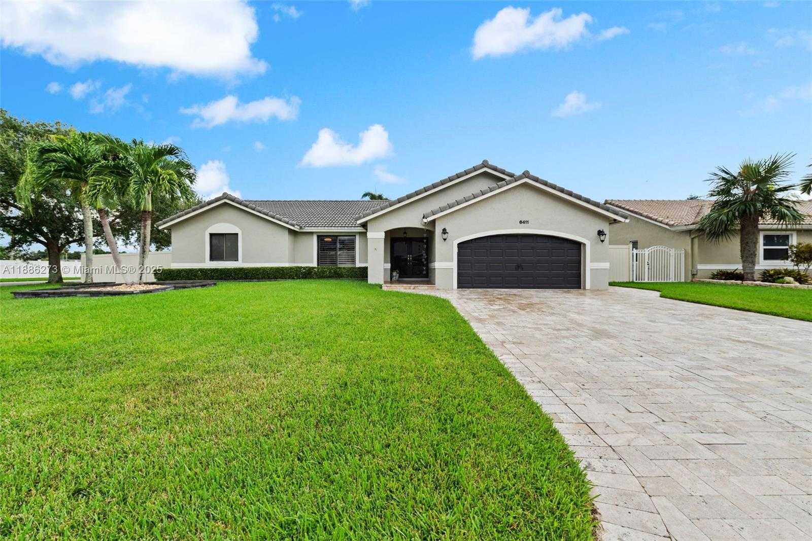 Small Image of 6411 OLDE MOAT WAY, Davie Number 2